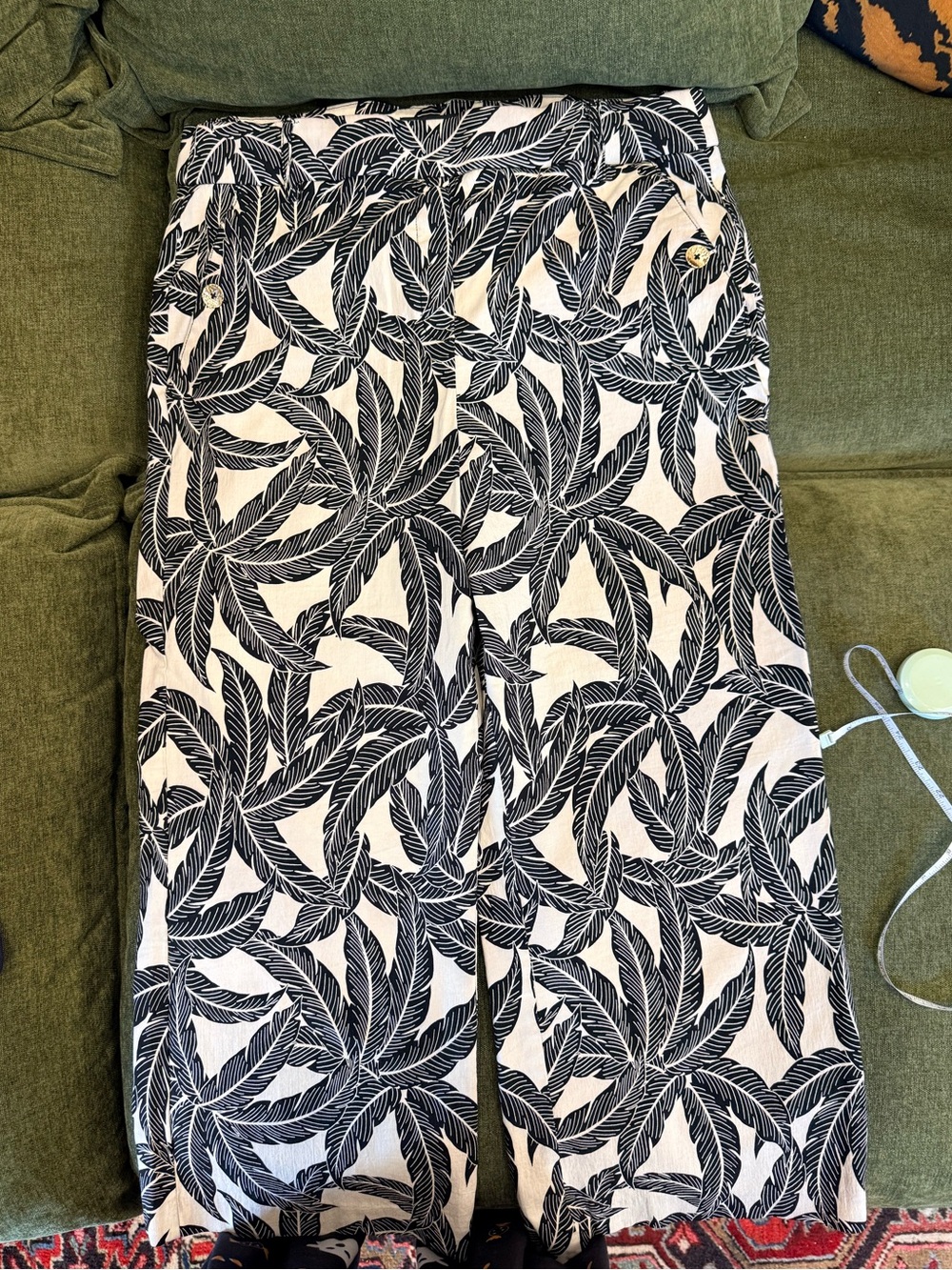 Black and White Leaf Print Wide-Leg Ankle Pants